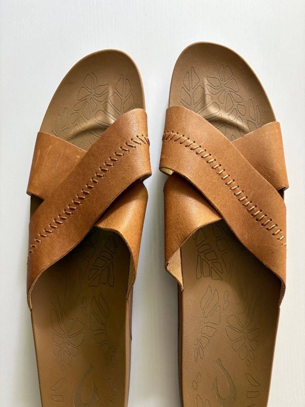 OluKai Kipe'a 'Olu Leather Slides, brown, size 10